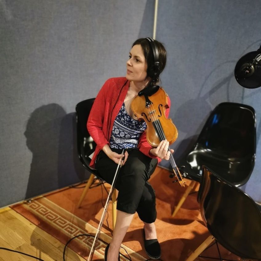 Jill OSullivan on fiddle